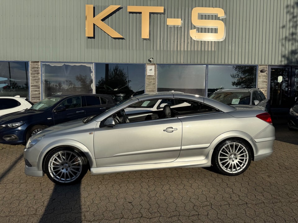 Opel Astra 2,0 Cosmo TwinTop 2d
