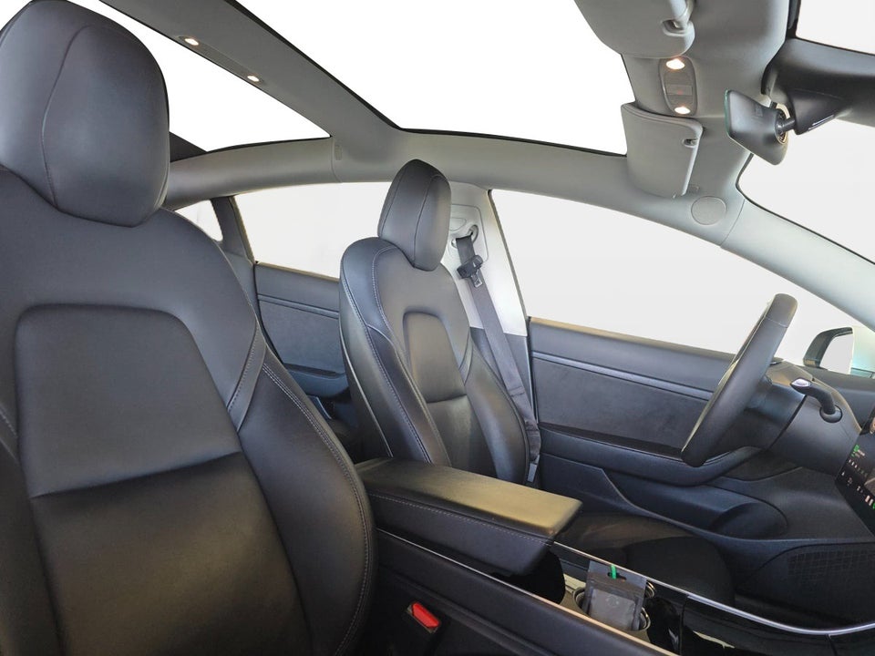 Tesla Model 3 Standard Range+ RWD 4d