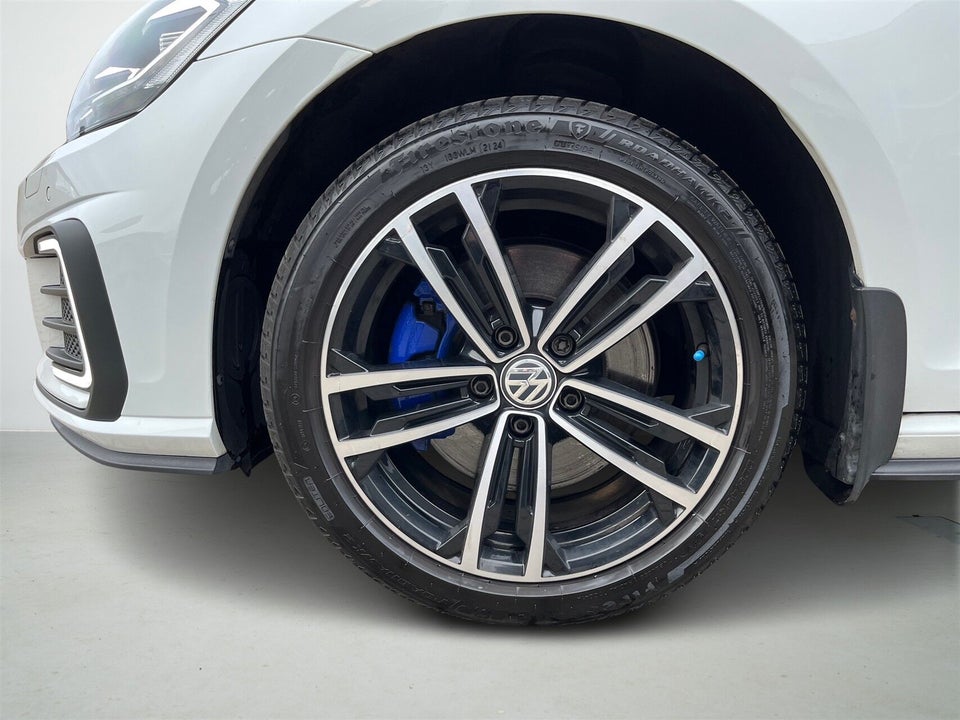 VW Golf VIII 1,4 GTE DSG 5d