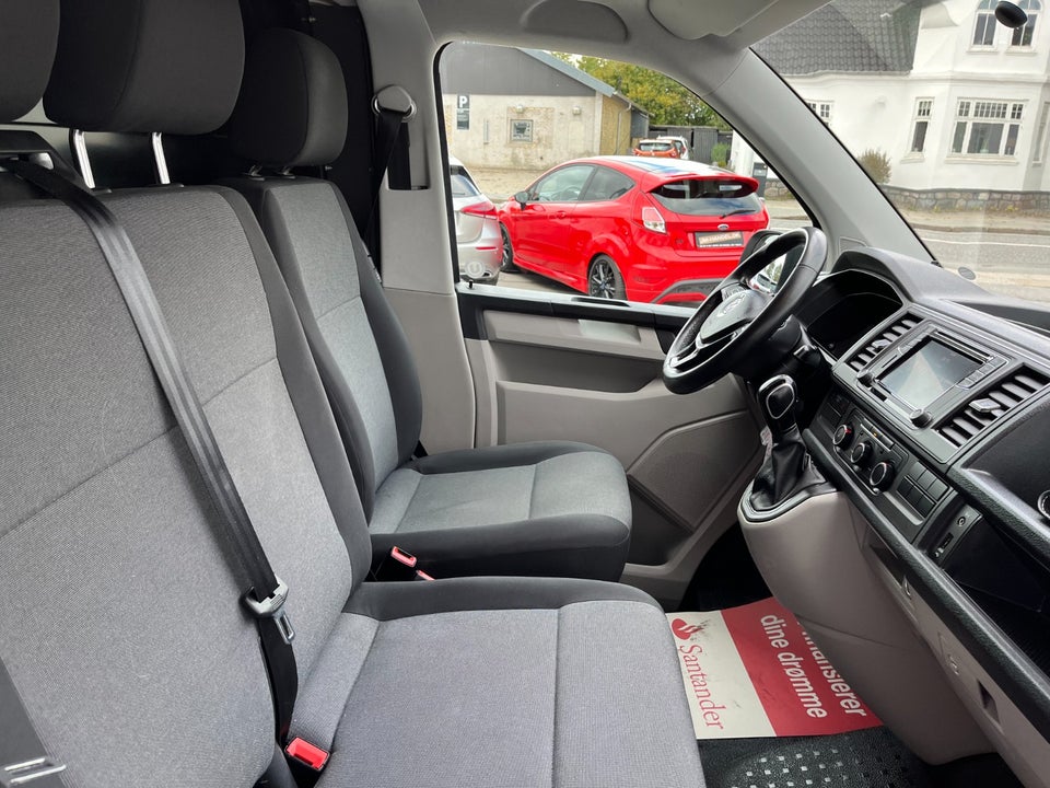 VW Transporter 2,0 TDi 150 Kassevogn DSG kort