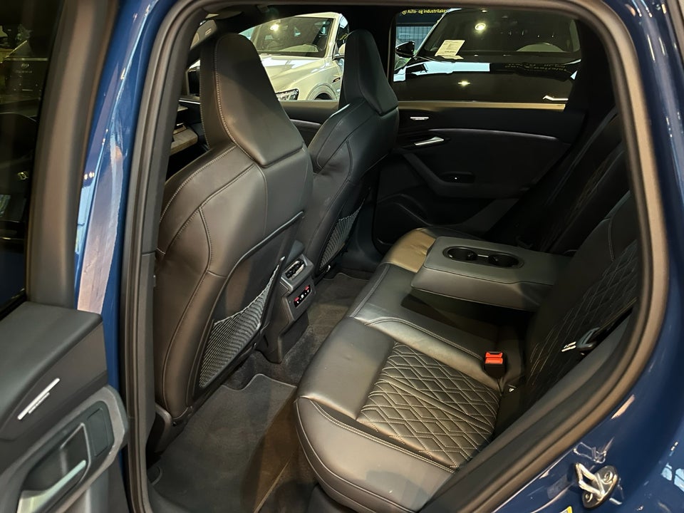 Audi SQ6 e-tron quattro 5d