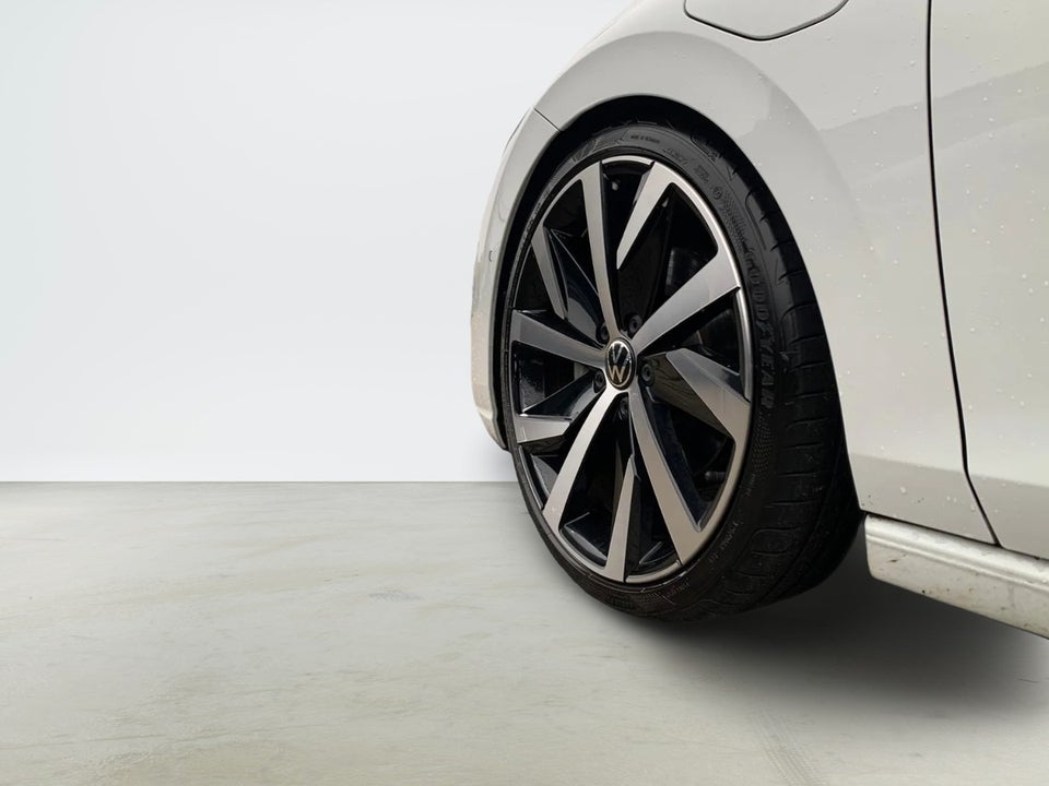 VW Golf VIII 1,4 eHybrid DSG 5d