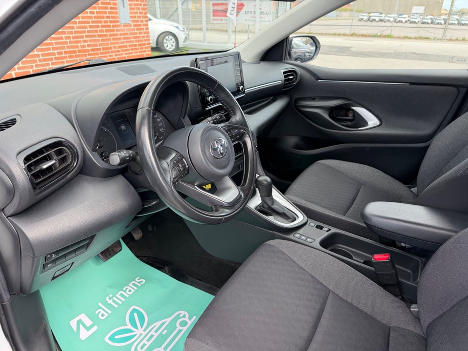 Toyota Yaris 1,5 Hybrid H3 e-CVT 5d
