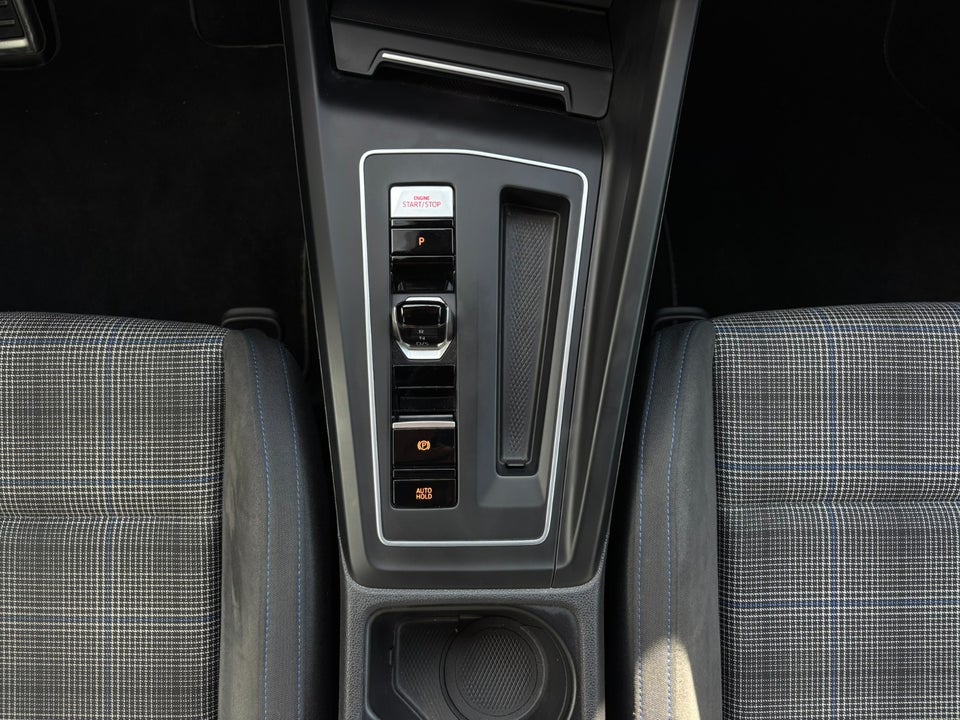 VW Golf VIII 1,4 GTE DSG 5d