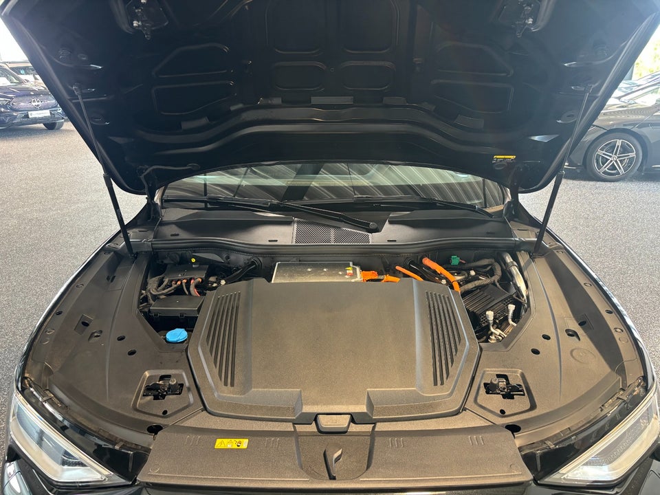 Audi e-tron S quattro 5d