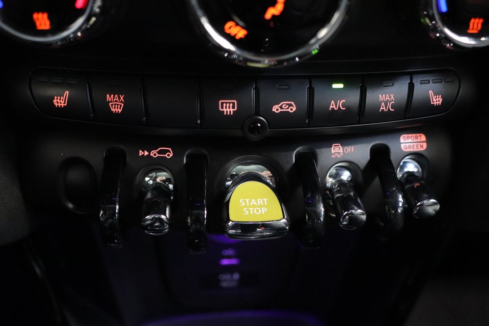 MINI Cooper SE Greenwich 3d