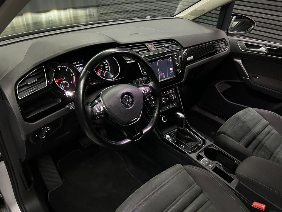 VW Touran 2,0 TDi 190 R-line DSG 5d