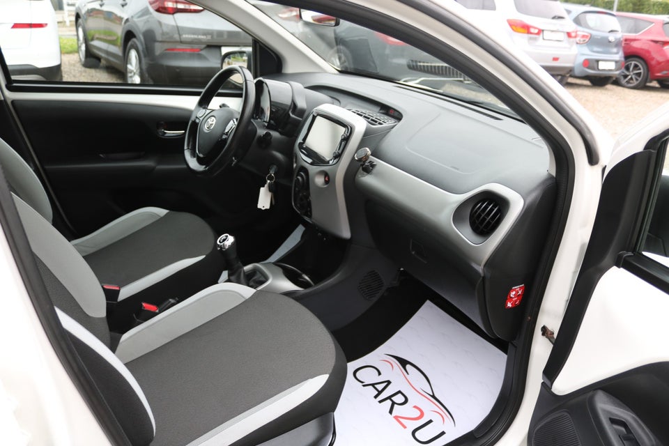 Toyota Aygo 1,0 VVT-i x-play x-touch 5d