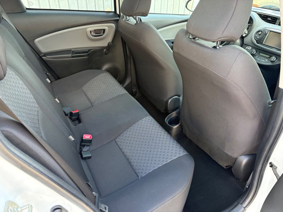 Toyota Yaris 1,3 VVT-i Skyview 5d