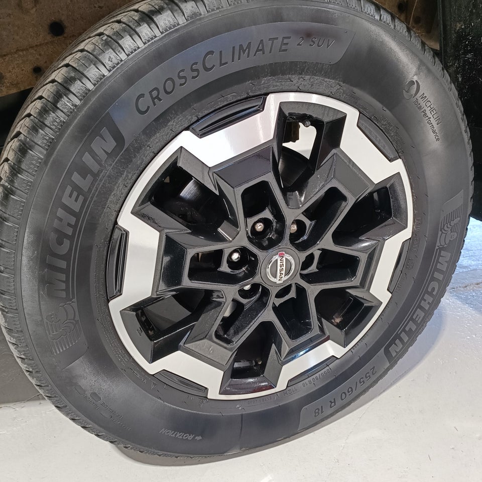 Nissan Navara 2,3 dCi 190 Db.Kab Tekna aut. 4d