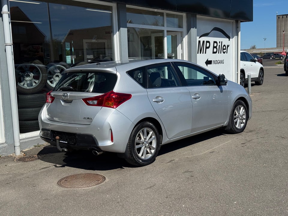 Toyota Auris 2,0 D-4D T2 5d