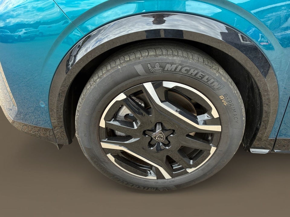Peugeot e-3008 77 GT 5d