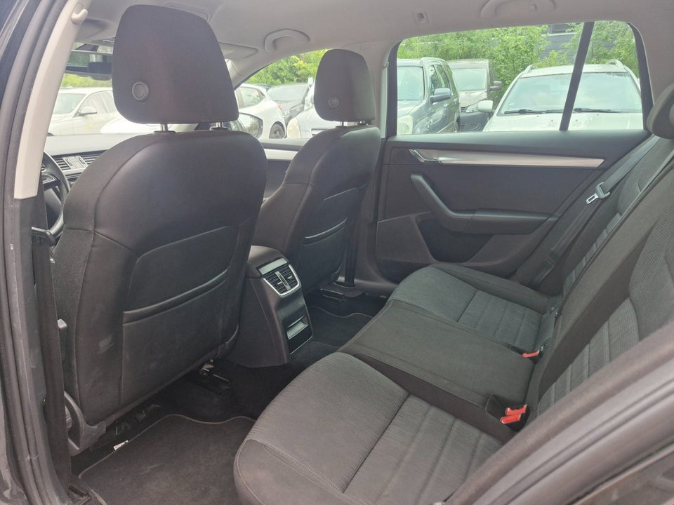 Skoda Octavia 1,6 TDi 110 Style Combi DSG 5d