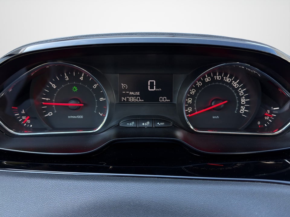 Peugeot 208 1,2 VTi Allure Sky 5d