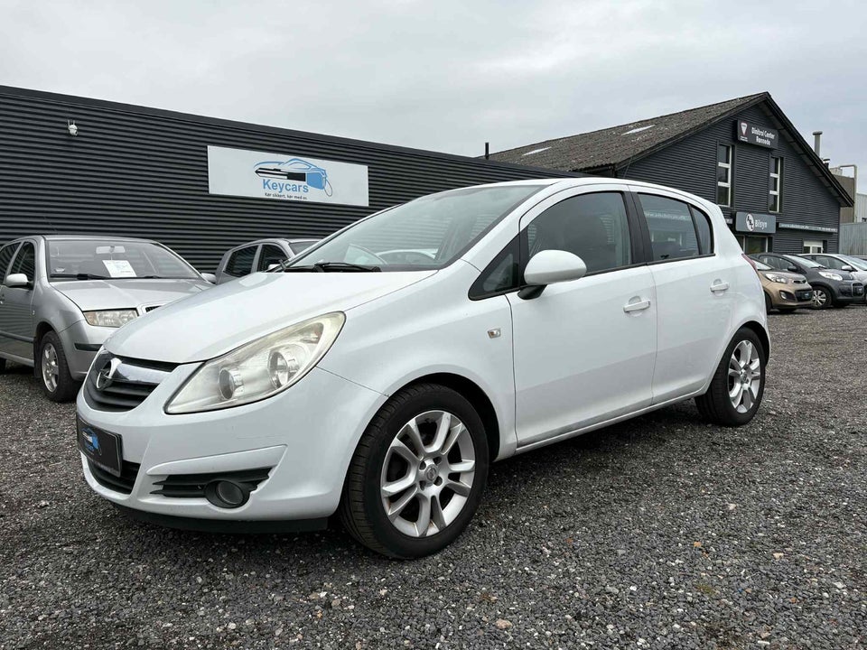 Opel Corsa 1,2 16V Cosmo 5d