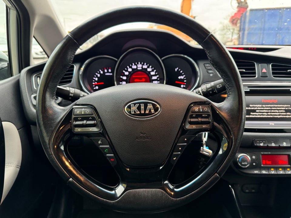 Kia Ceed 1,6 CRDi 128 World Cup SW 5d