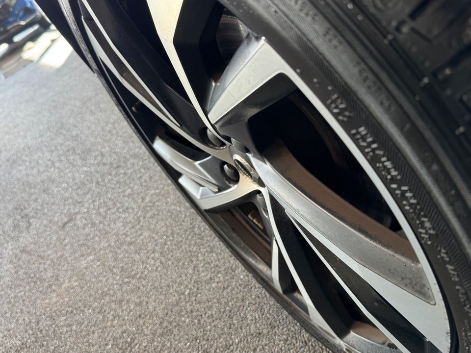 Volvo XC40 2,0 D4 190 R-Design aut. AWD 5d