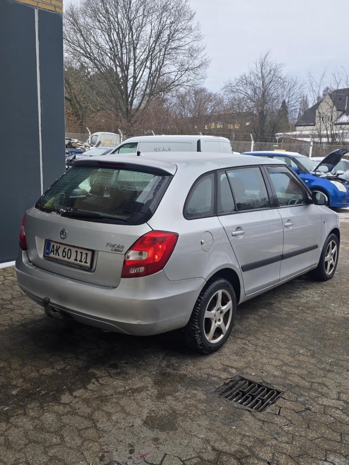 Skoda Fabia 1,4 16V Elegance Combi 5d