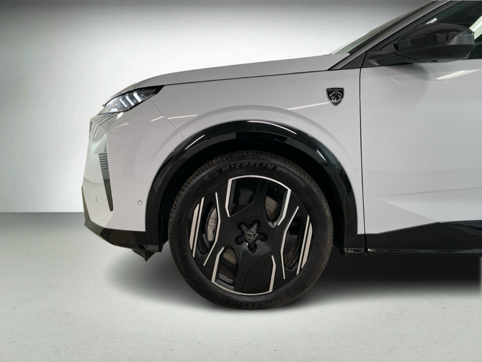 Peugeot e-3008 77 GT Pack 5d