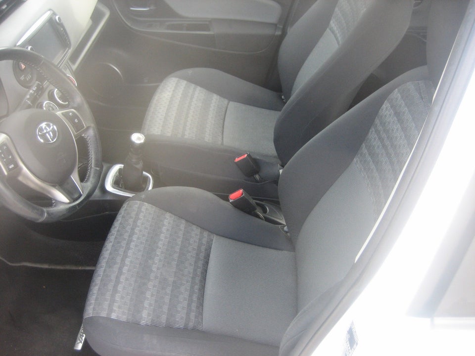 Toyota Yaris 1,0 VVT-i T2 5d