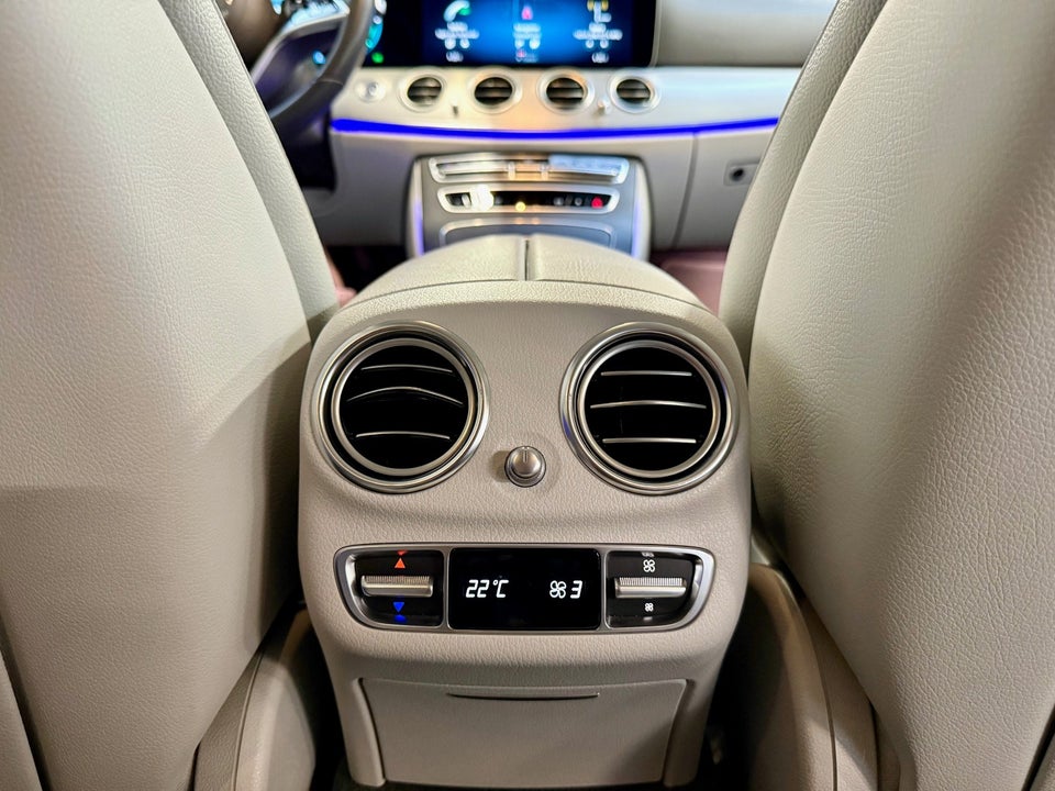 Mercedes E300 e 2,0 AMG Line stc. aut. 5d