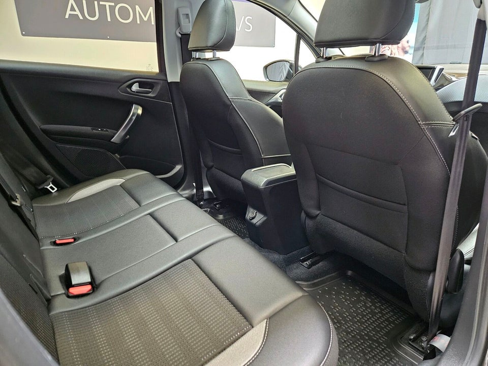 Peugeot 2008 1,2 PureTech 130 Allure Sky 5d