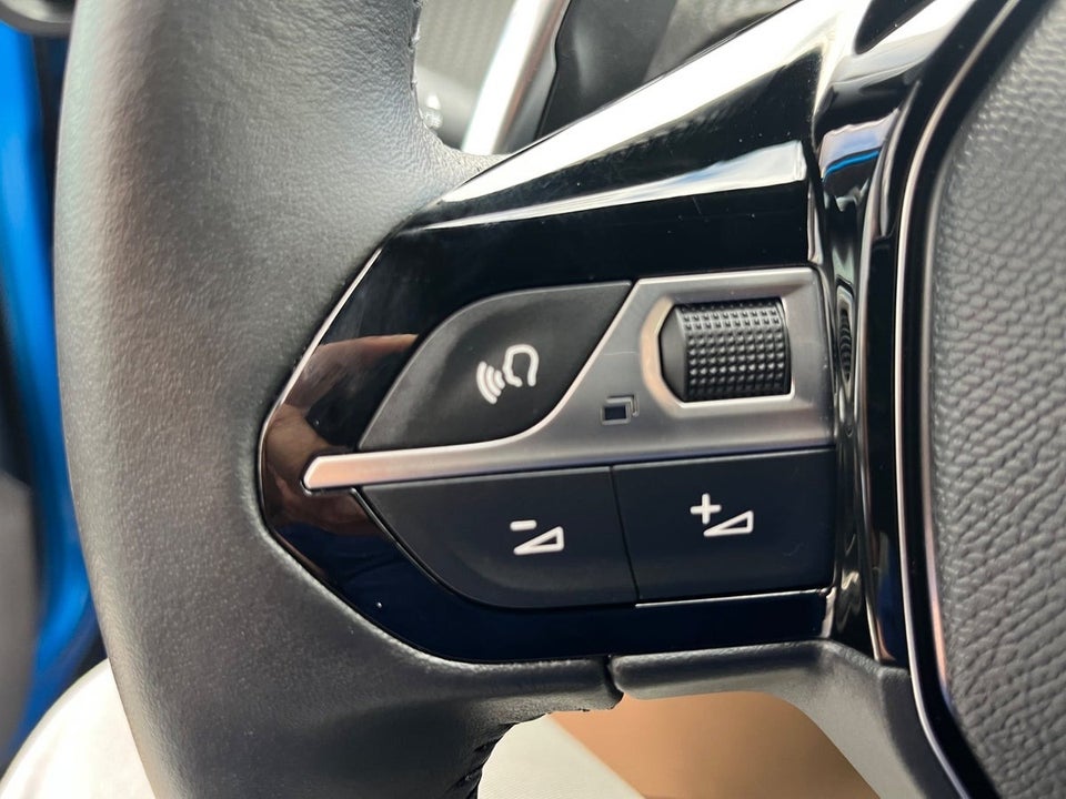 Peugeot 2008 1,2 PureTech 130 Allure EAT8 5d