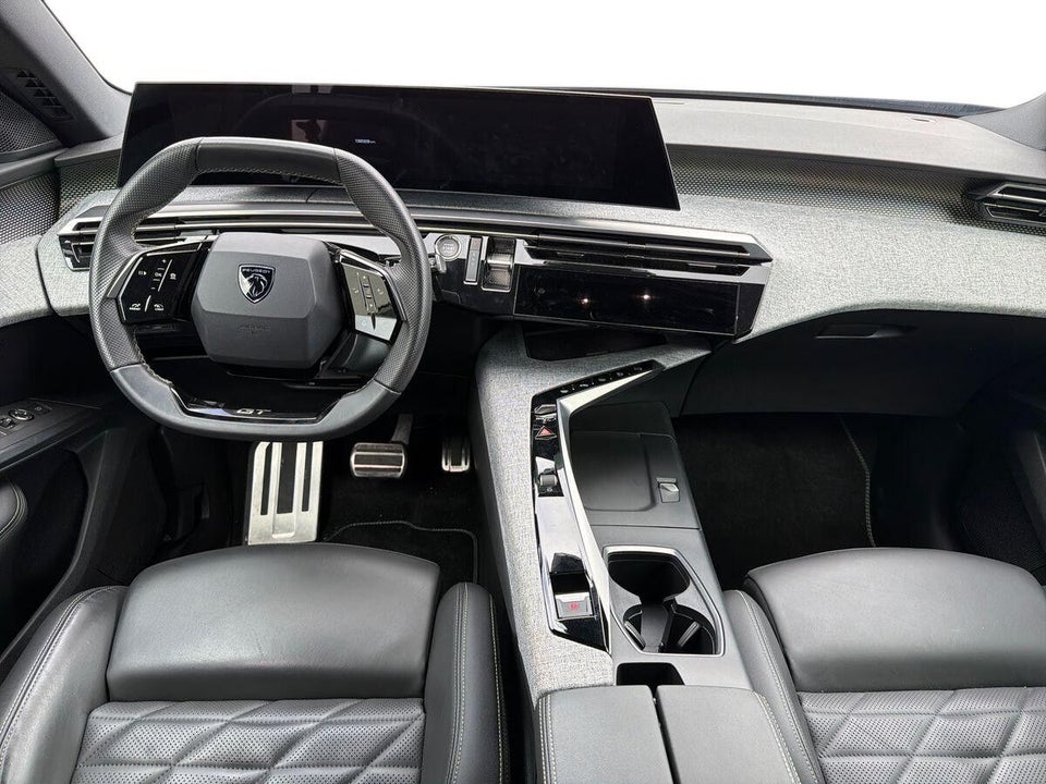 Peugeot e-3008 77 GT Pack 5d