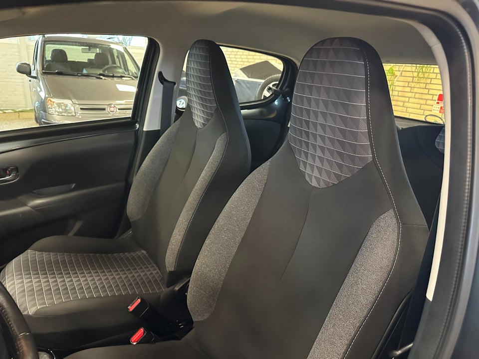 Peugeot 108 1,0 e-VTi 72 Infinity 5d