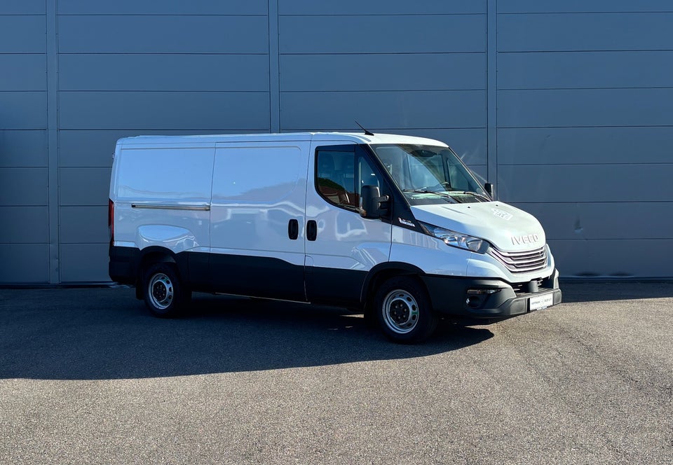 Iveco Daily 2,3 35S16 9m³ Van AG8