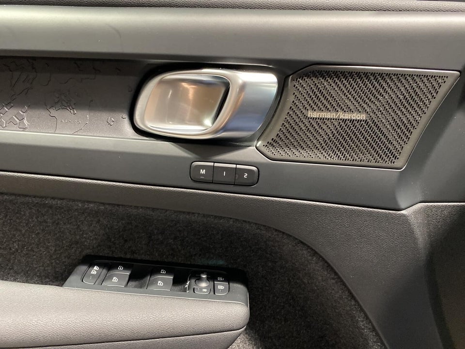 Volvo EX40 Extended Range Black Edition 5d