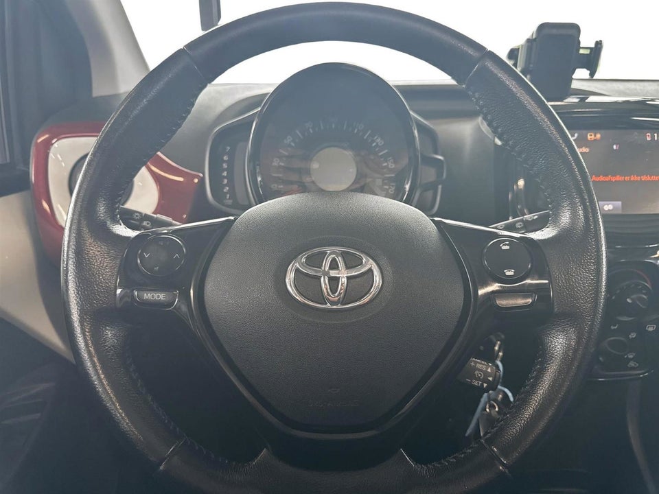 Toyota Aygo 1,0 VVT-i x-wave Sky 5d