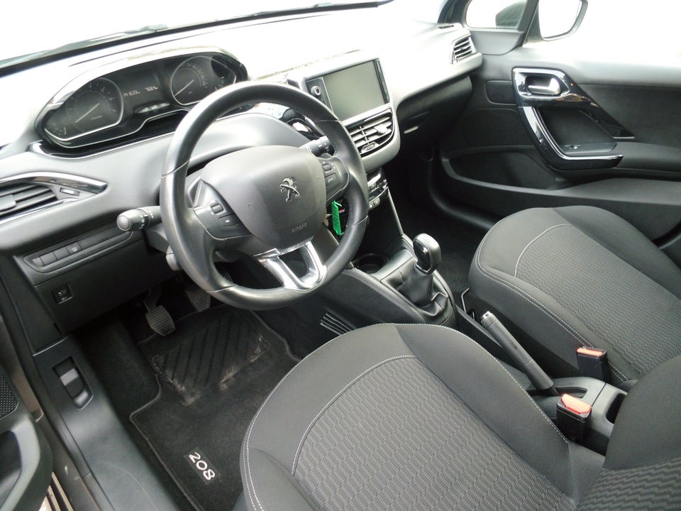 Peugeot 208 1,2 PureTech 82 Privé 5d