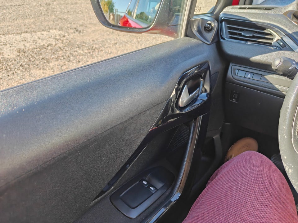 Peugeot 208 1,0 VTi Active 5d
