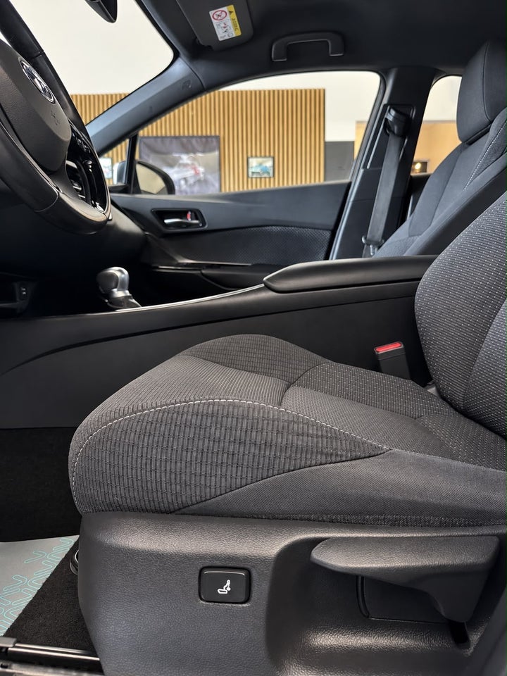 Toyota C-HR 1,8 Hybrid C-HIC CVT 5d