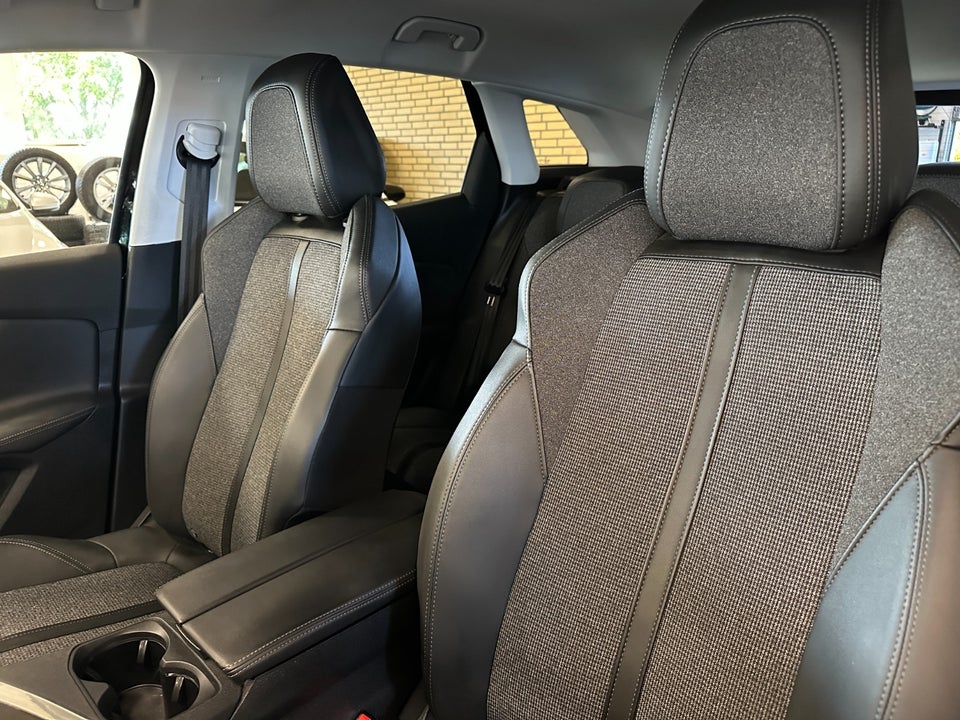 Peugeot 3008 1,6 Hybrid Allure Limited EAT8 5d