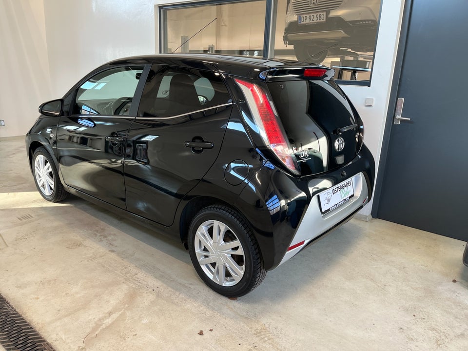 Toyota Aygo 1,0 VVT-i x-black 5d
