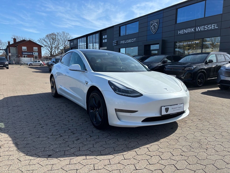 Tesla Model 3 Long Range AWD 4d