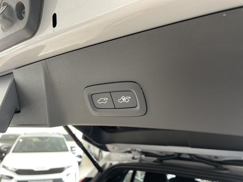 Volvo XC40 ReCharge Extended Range Plus 5d