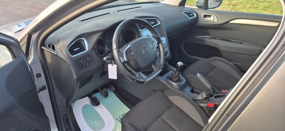 Citroën C4 1,6 BlueHDi 100 Feel Complet 5d