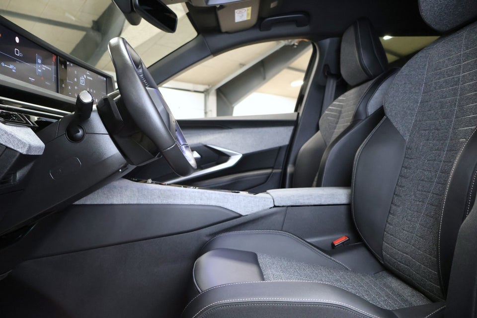 Peugeot e-5008 101 Allure Pack 7prs 5d