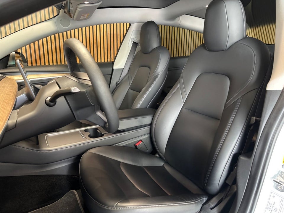 Tesla Model 3 Standard Range+ RWD 4d