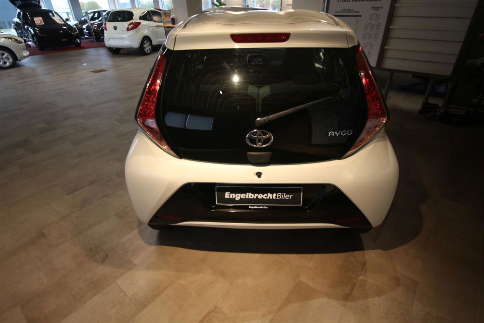 Toyota Aygo 1,0 VVT-i x-play x-touch 5d