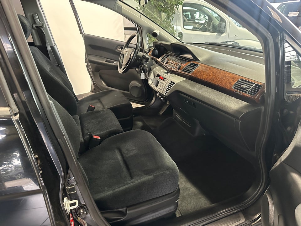 Honda FR-V 2,0i Executive Van 5d