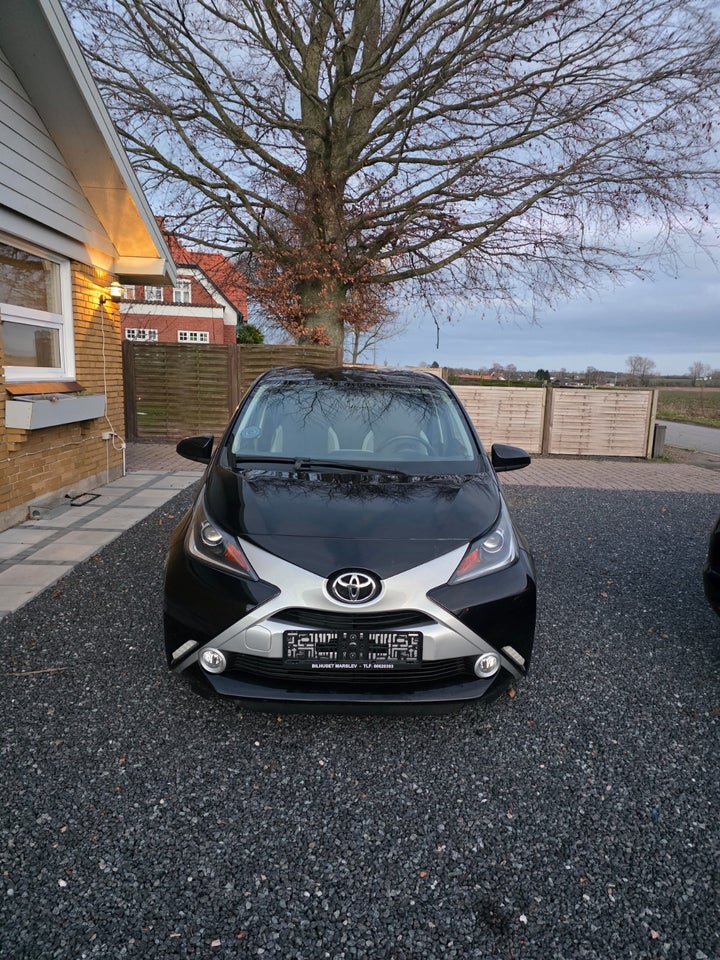 Toyota Aygo 1,0 VVT-i x-black 5d