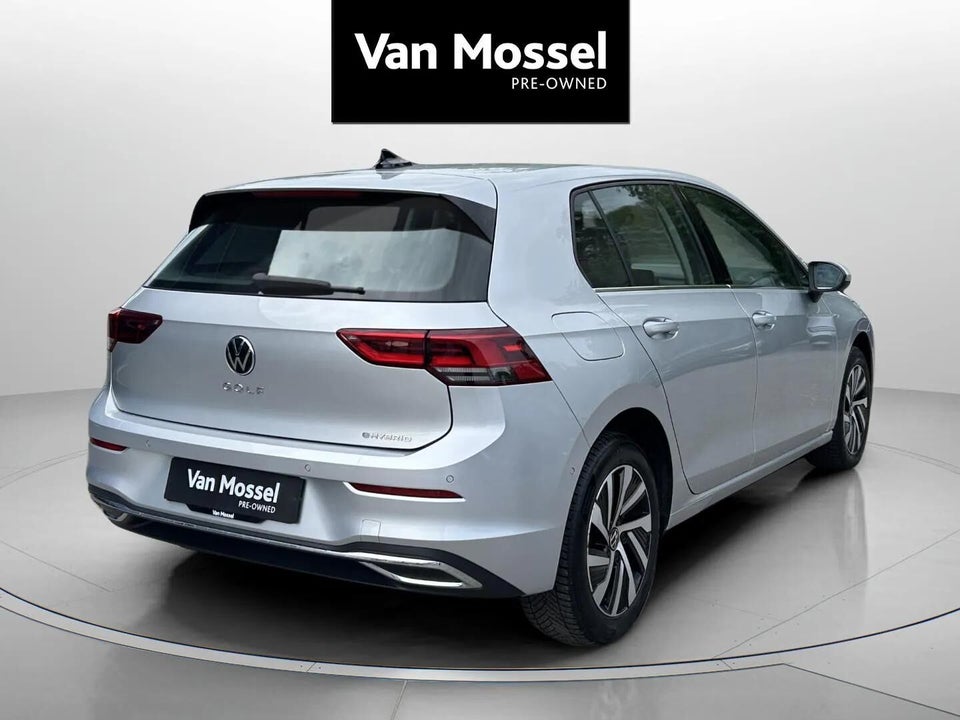 VW Golf VIII 1,4 eHybrid DSG 5d