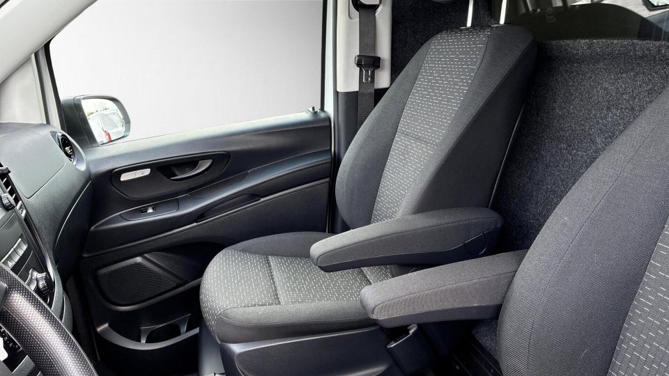 Mercedes eVito 129 Tourer PRO L Van