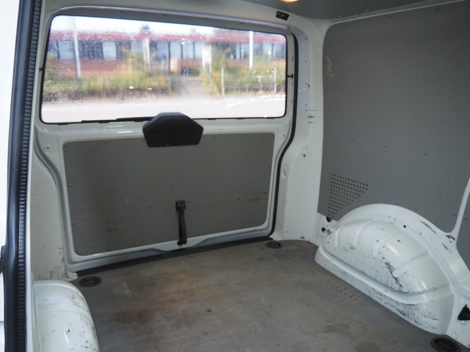 VW Transporter 2,0 TDi 102 Kassevogn kort