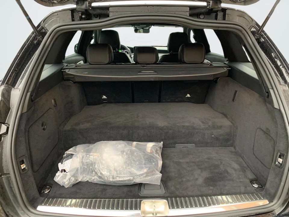 Mercedes C300 e 2,0 AMG Line stc. aut. 5d