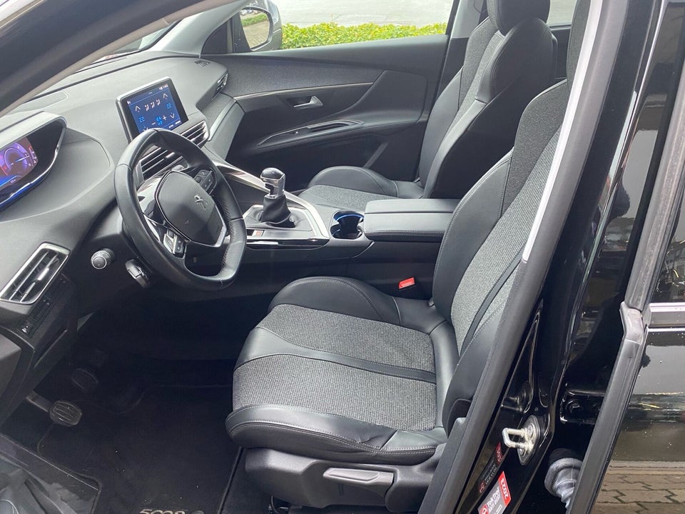 Peugeot 5008 1,5 BlueHDi 130 Allure 7prs 5d